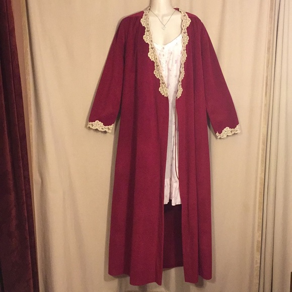 Vintage Kayser Other - Vintage Kayser Burgundy Long lace trim robe M NEW